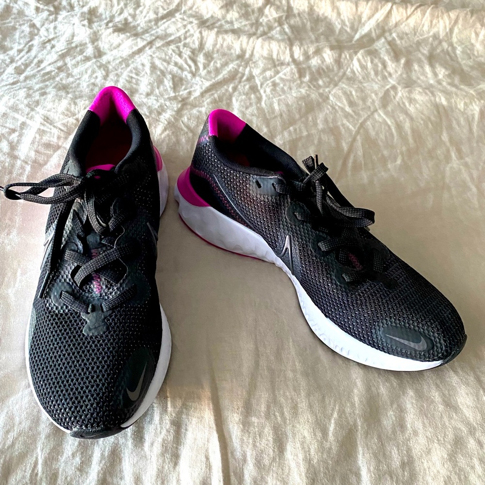 Nike shoes size 11 women’s